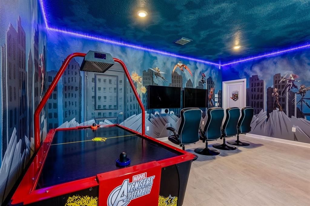 For Sale: $800,000 (7 beds, 5 baths, 4019 Square Feet)