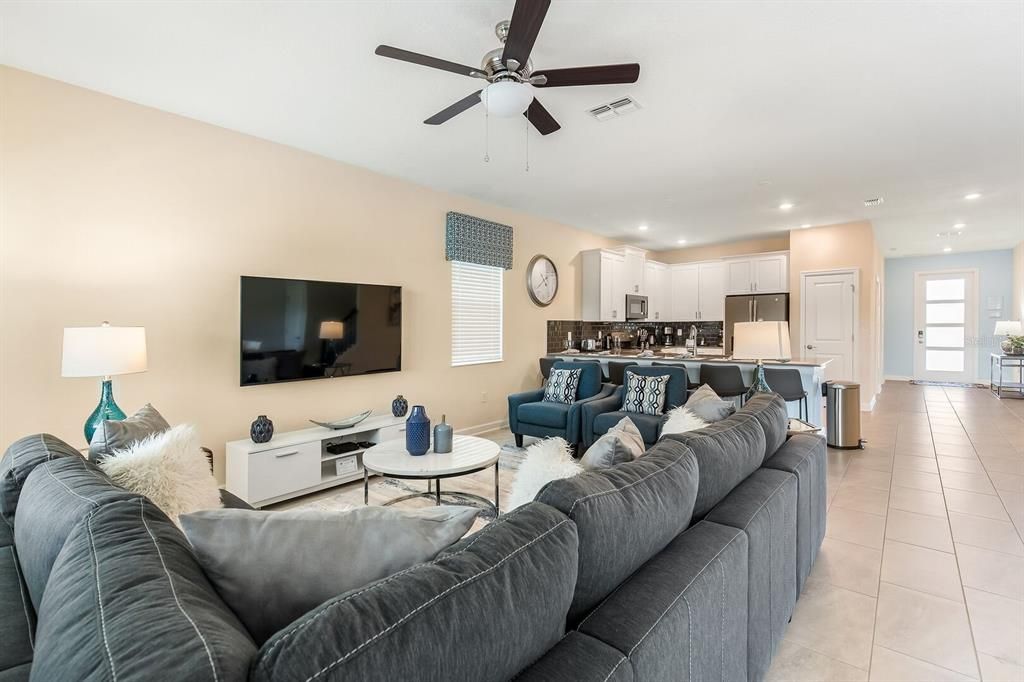 For Sale: $800,000 (7 beds, 5 baths, 4019 Square Feet)