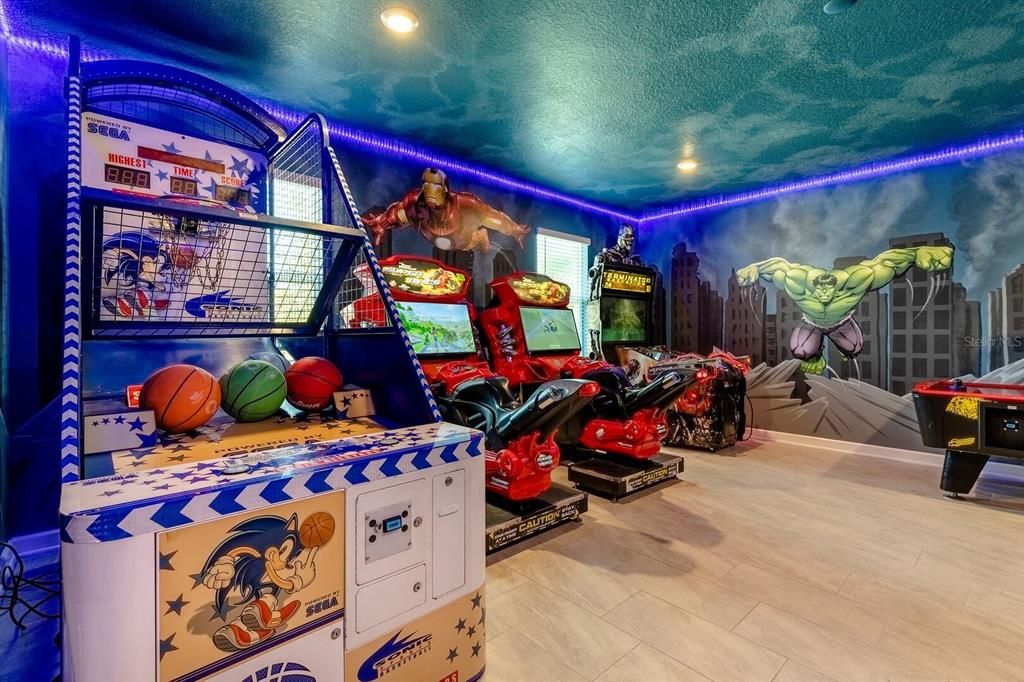 For Sale: $800,000 (7 beds, 5 baths, 4019 Square Feet)