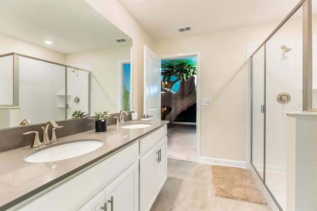 For Sale: $800,000 (7 beds, 5 baths, 4019 Square Feet)