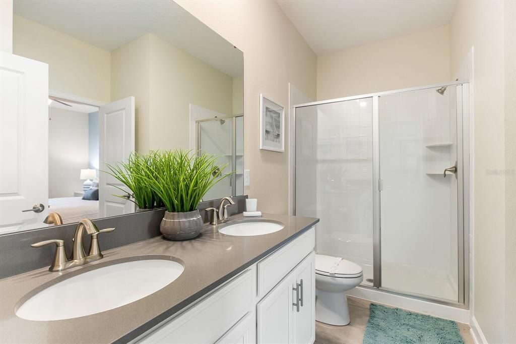 For Sale: $800,000 (7 beds, 5 baths, 4019 Square Feet)