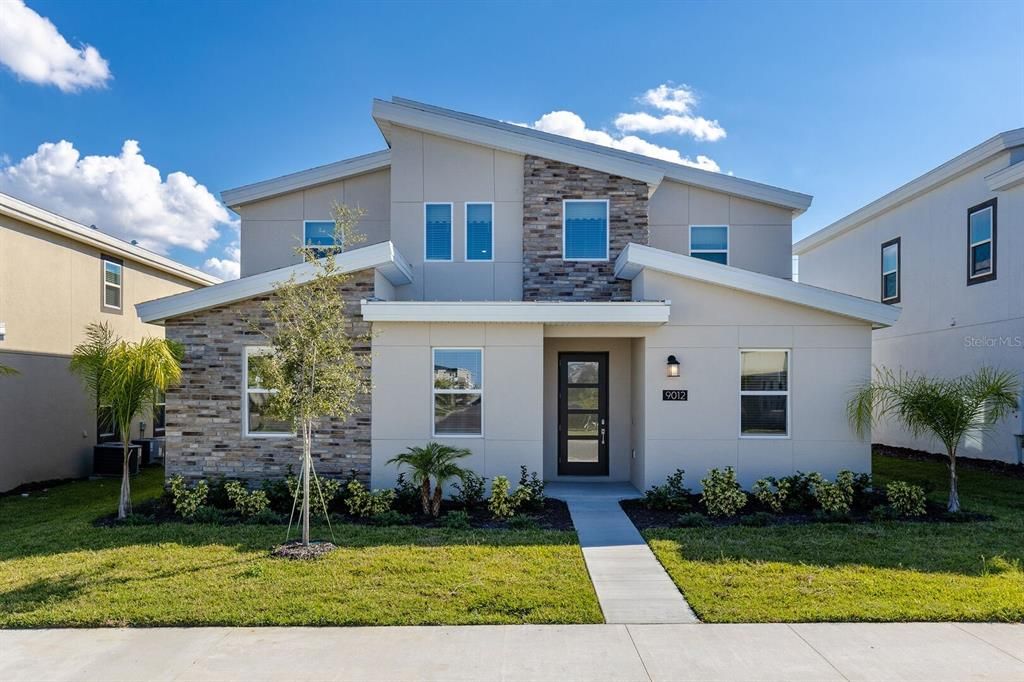 For Sale: $800,000 (7 beds, 5 baths, 4019 Square Feet)