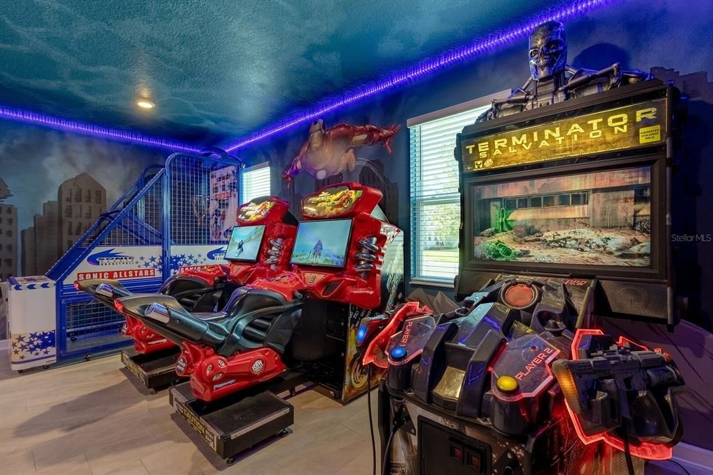 For Sale: $800,000 (7 beds, 5 baths, 4019 Square Feet)