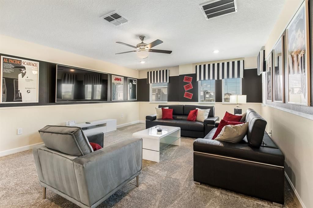 For Sale: $800,000 (7 beds, 5 baths, 4019 Square Feet)