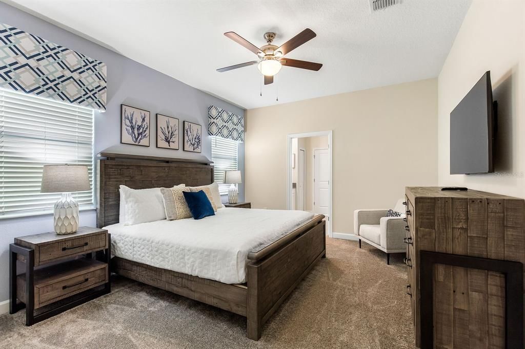 For Sale: $800,000 (7 beds, 5 baths, 4019 Square Feet)