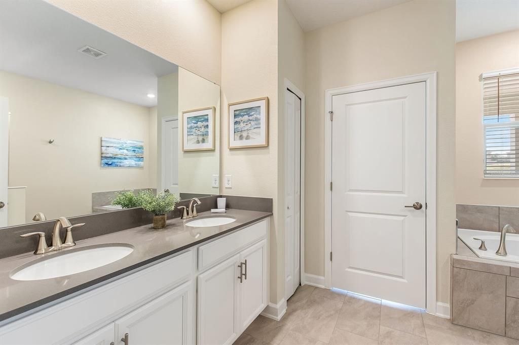 For Sale: $800,000 (7 beds, 5 baths, 4019 Square Feet)