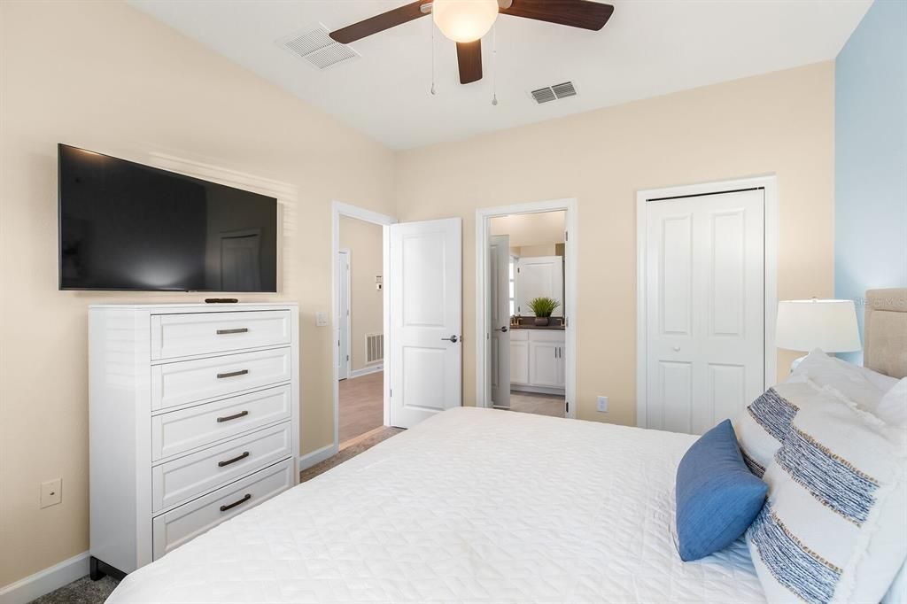 For Sale: $800,000 (7 beds, 5 baths, 4019 Square Feet)