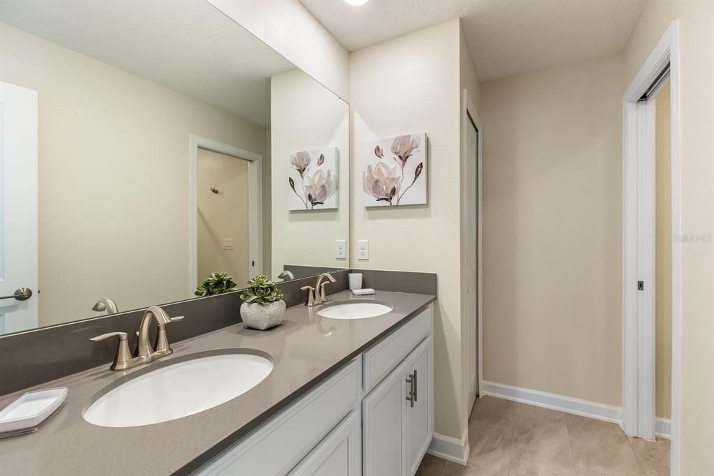 For Sale: $800,000 (7 beds, 5 baths, 4019 Square Feet)