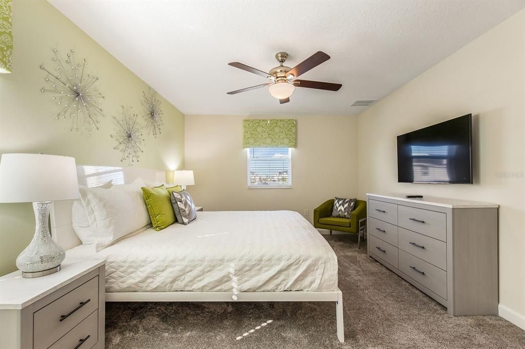 For Sale: $800,000 (7 beds, 5 baths, 4019 Square Feet)