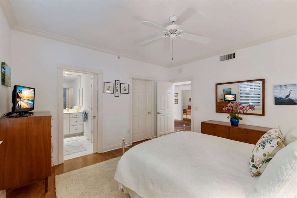 待售: $2,795,000 (3 贝兹, 3 浴室, 2324 平方英尺)