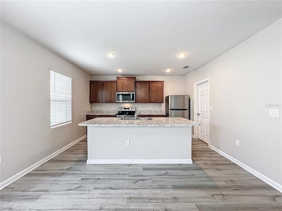 В аренду: $2,490 (4 спален, 2 ванн, 2566 Квадратных фут)