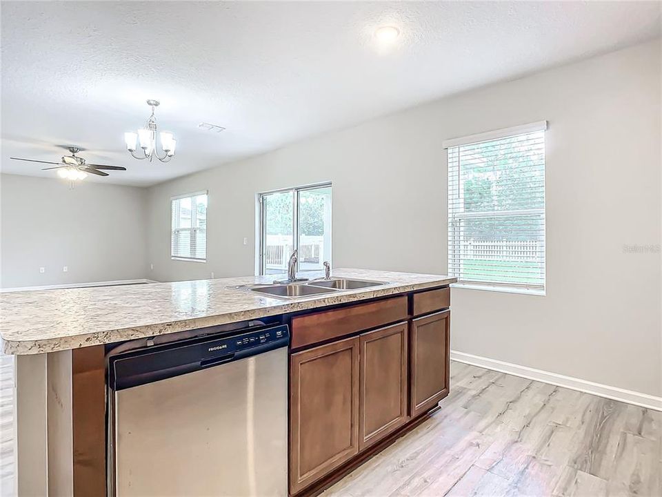 В аренду: $2,490 (4 спален, 2 ванн, 2566 Квадратных фут)