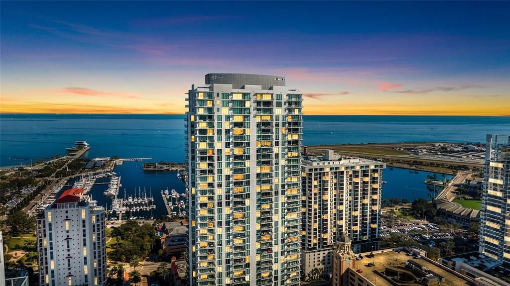 For Sale: $1,800,000 (2 beds, 2 baths, 1522 Square Feet)