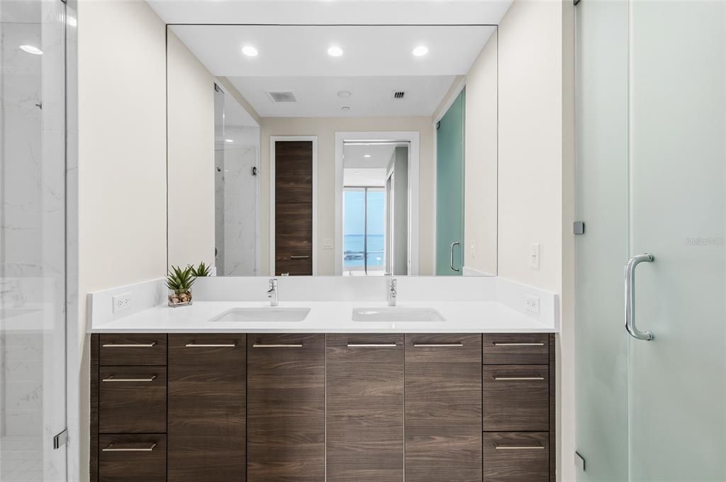 For Sale: $1,800,000 (2 beds, 2 baths, 1522 Square Feet)