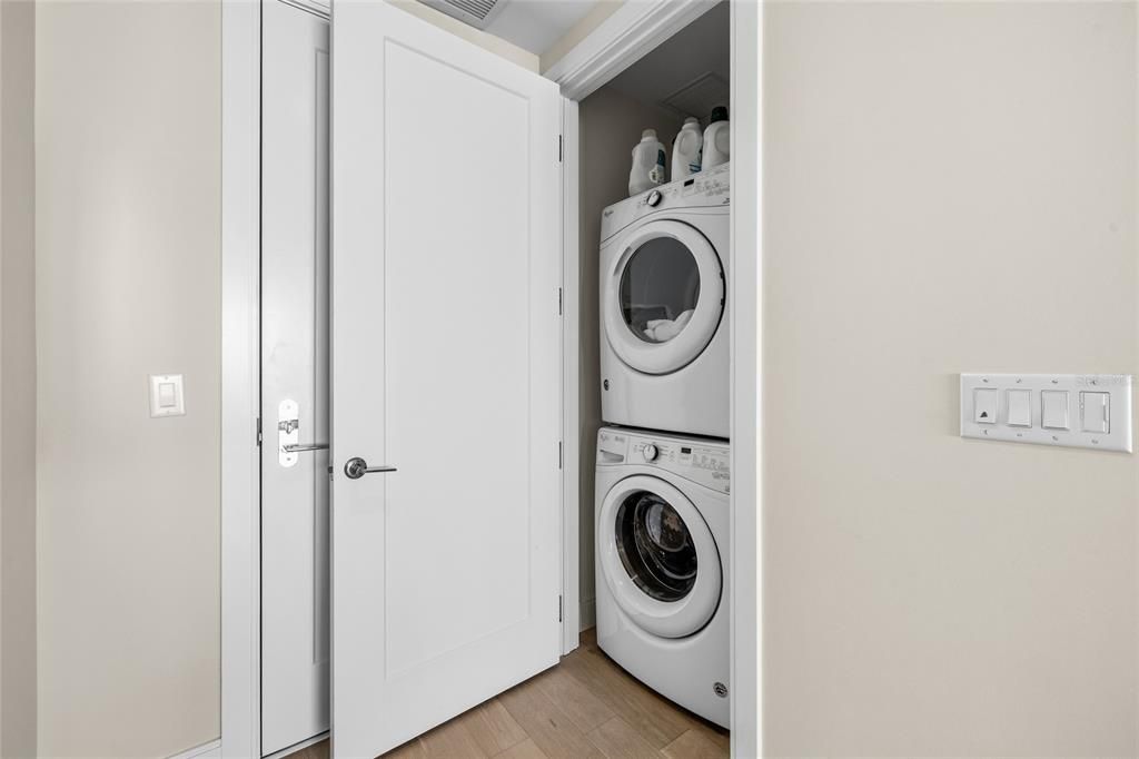 For Sale: $1,800,000 (2 beds, 2 baths, 1522 Square Feet)