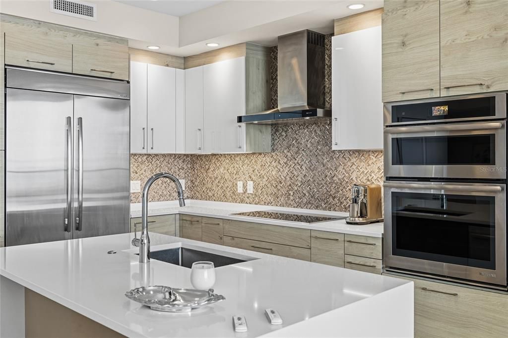 For Sale: $1,800,000 (2 beds, 2 baths, 1522 Square Feet)