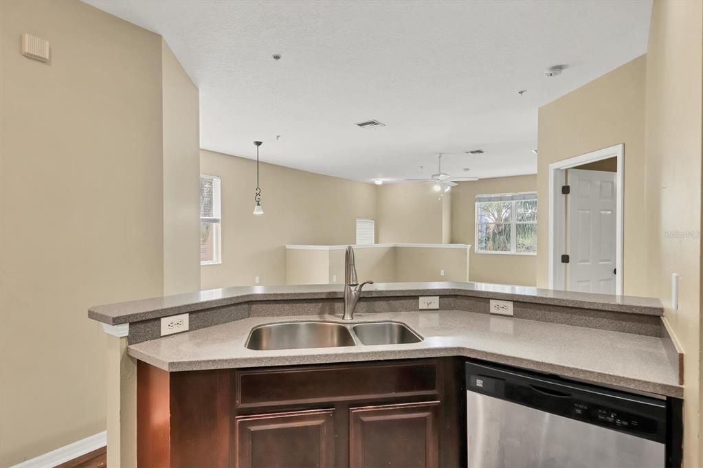 For Rent: $1,950 (3 beds, 2 baths, 1417 Square Feet)