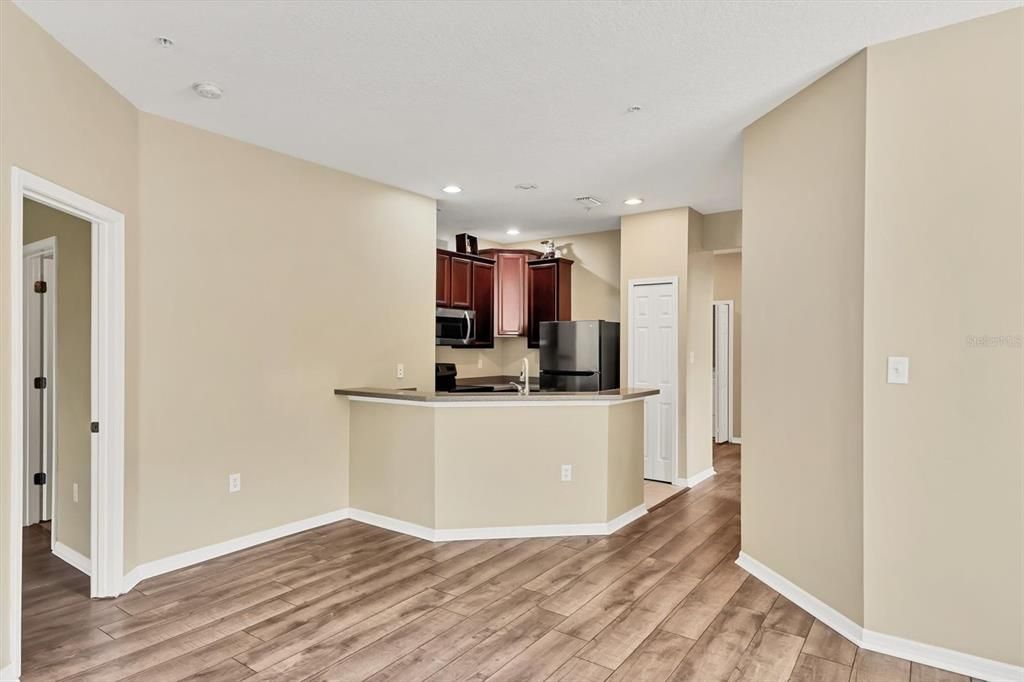 For Rent: $1,950 (3 beds, 2 baths, 1417 Square Feet)