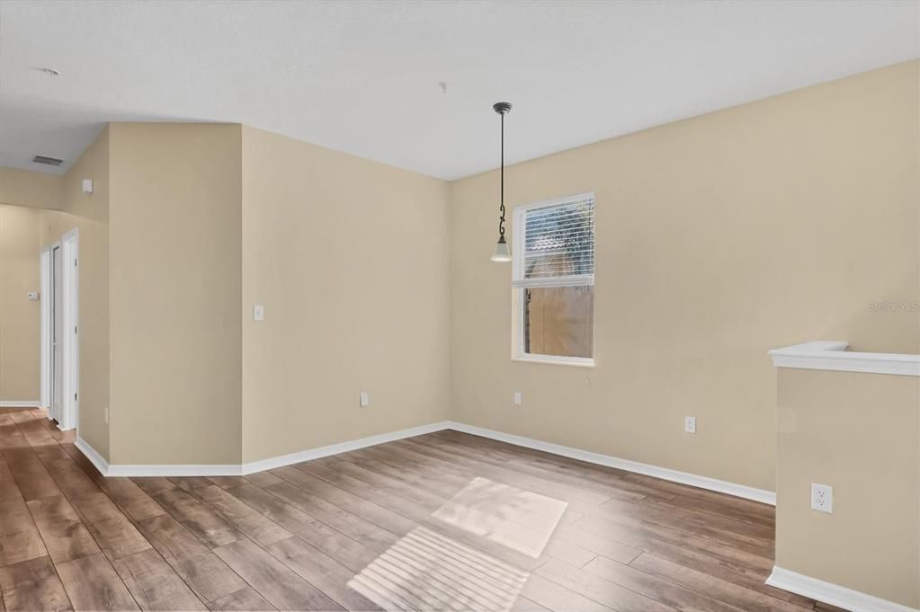 For Rent: $1,950 (3 beds, 2 baths, 1417 Square Feet)