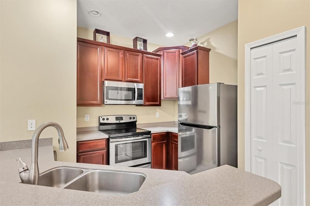 For Rent: $1,950 (3 beds, 2 baths, 1417 Square Feet)