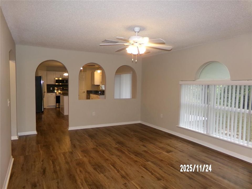 出租: $2,450 (4 贝兹, 2 浴室, 2320 平方英尺)