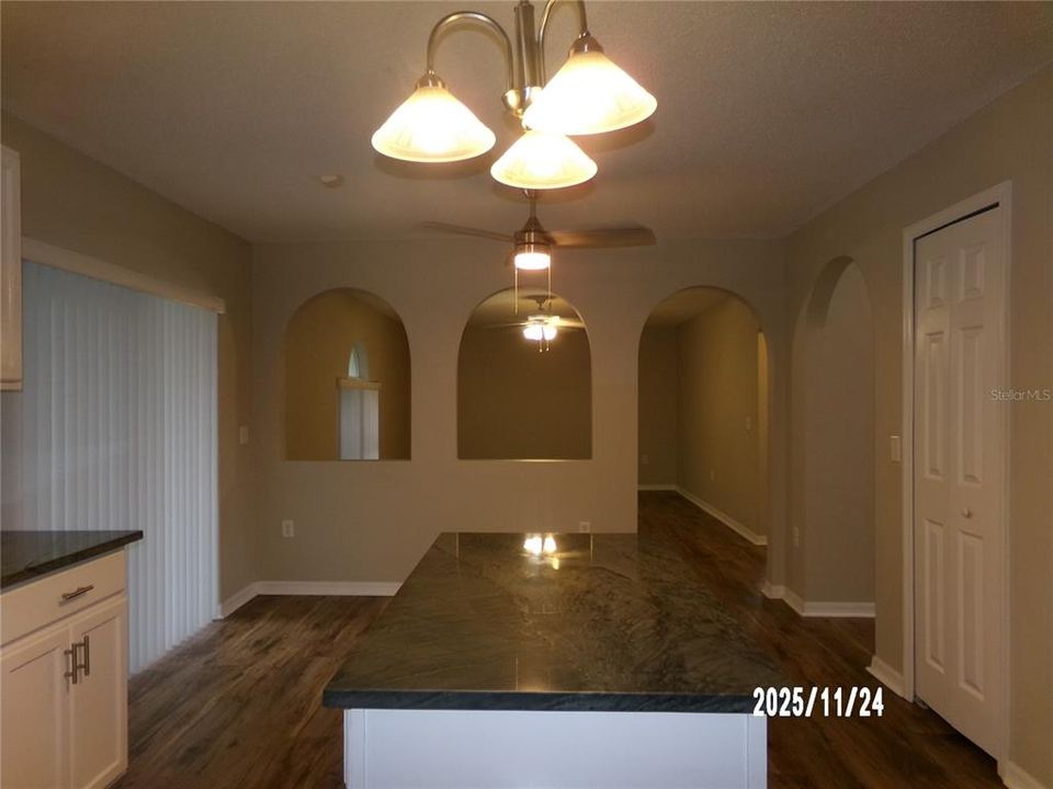 出租: $2,450 (4 贝兹, 2 浴室, 2320 平方英尺)