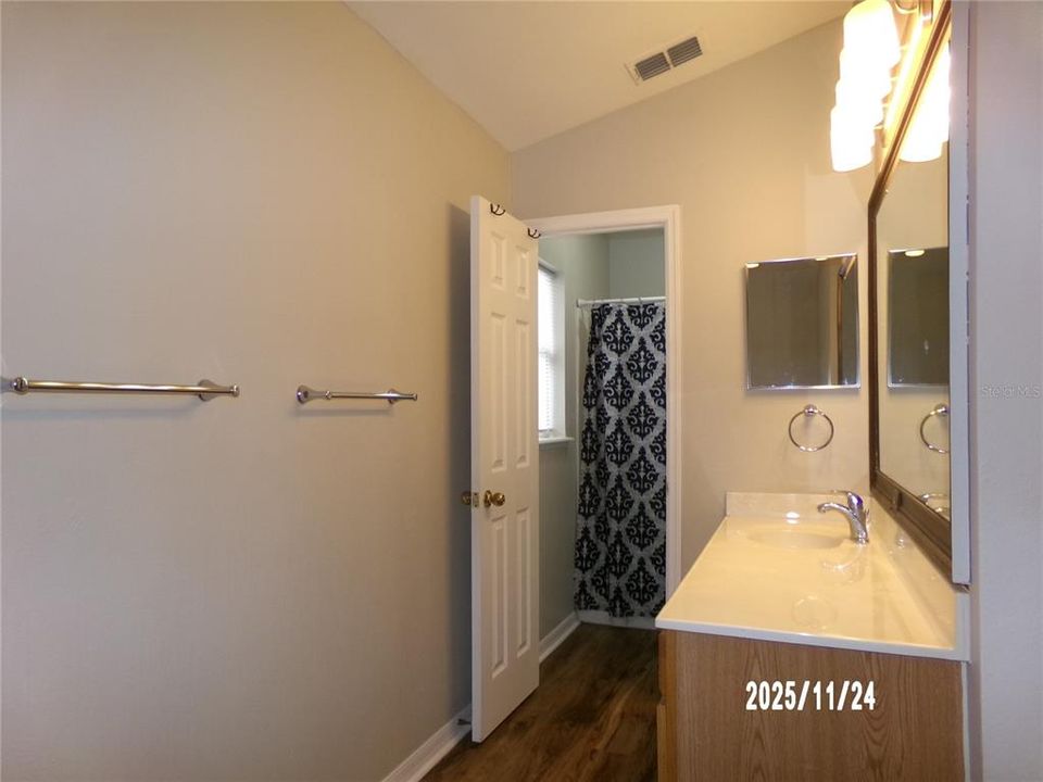 出租: $2,450 (4 贝兹, 2 浴室, 2320 平方英尺)