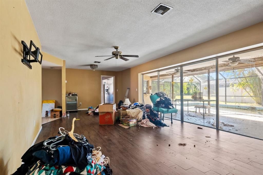 待售: $429,900 (3 贝兹, 2 浴室, 1957 平方英尺)