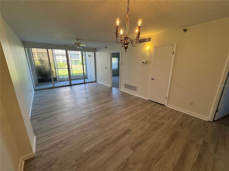 出租: $1,750 (2 贝兹, 2 浴室, 900 平方英尺)