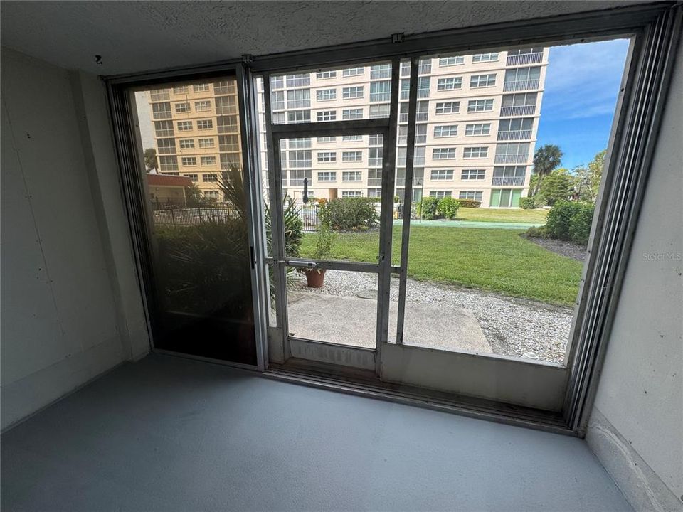 出租: $1,750 (2 贝兹, 2 浴室, 900 平方英尺)