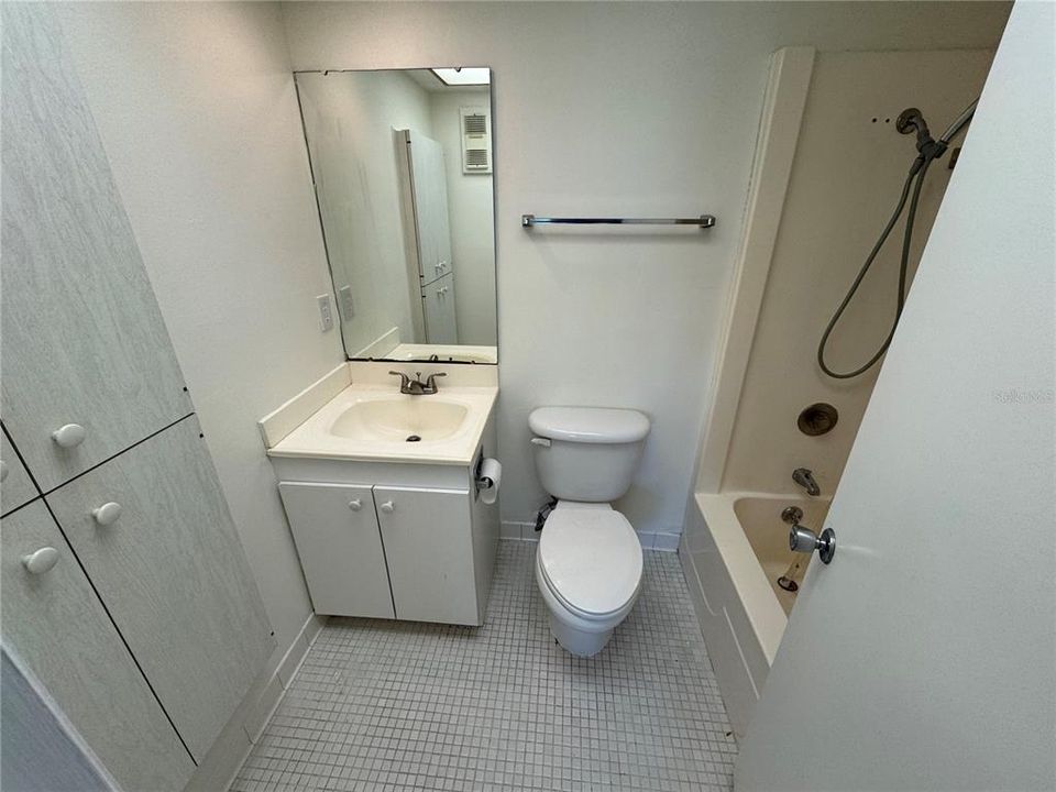 出租: $1,750 (2 贝兹, 2 浴室, 900 平方英尺)