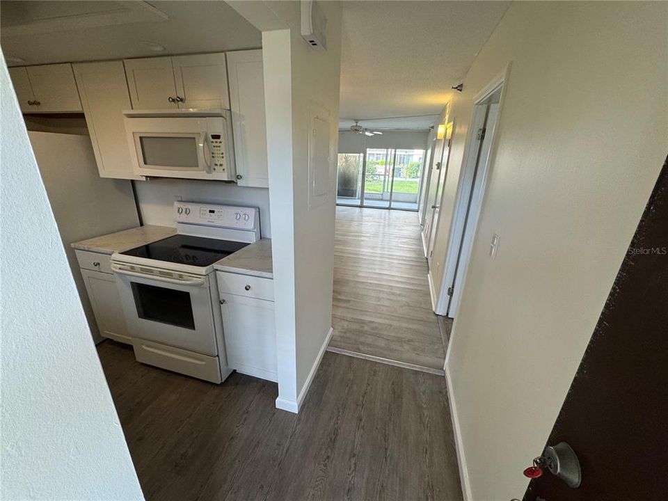 出租: $1,750 (2 贝兹, 2 浴室, 900 平方英尺)