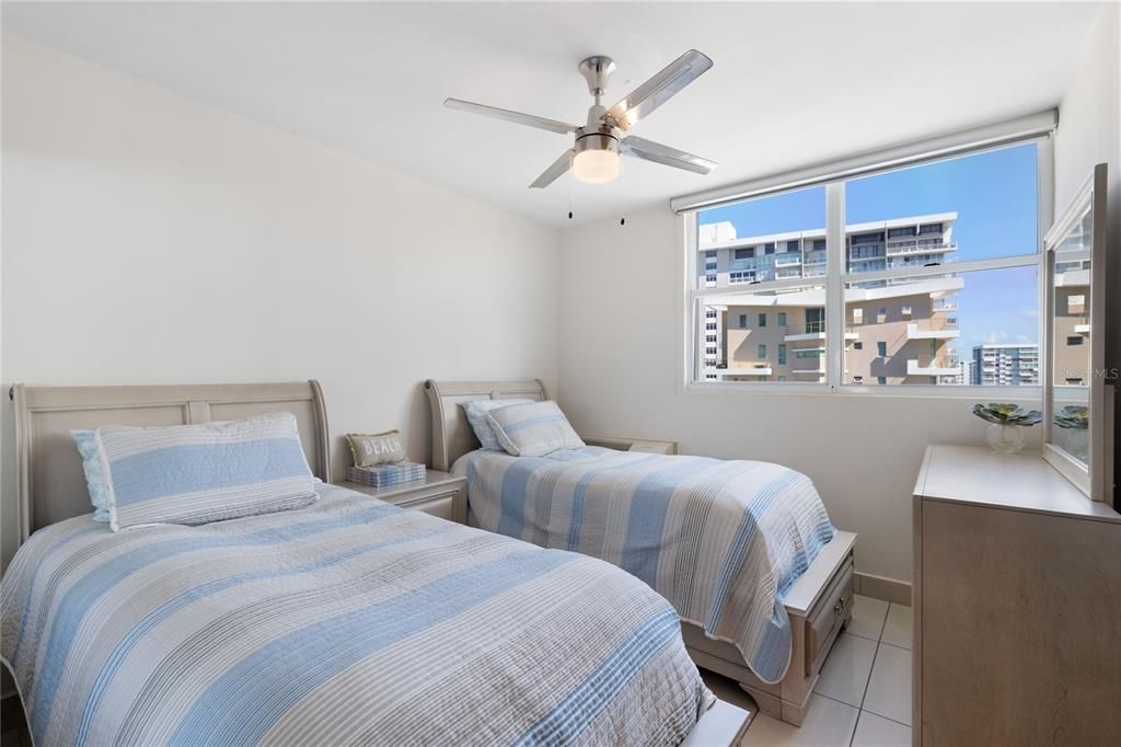 На продажу: $1,225,000 (3 спален, 2 ванн, 1800 Квадратных фут)