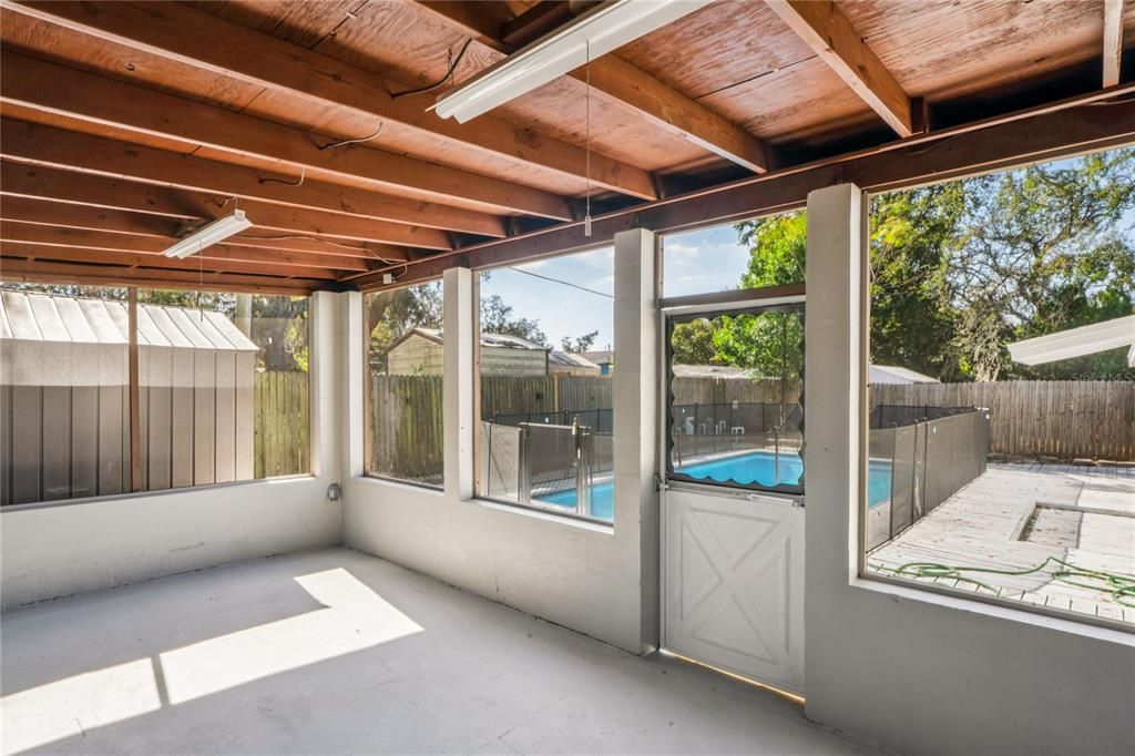 For Sale: $325,000 (3 beds, 2 baths, 1369 Square Feet)