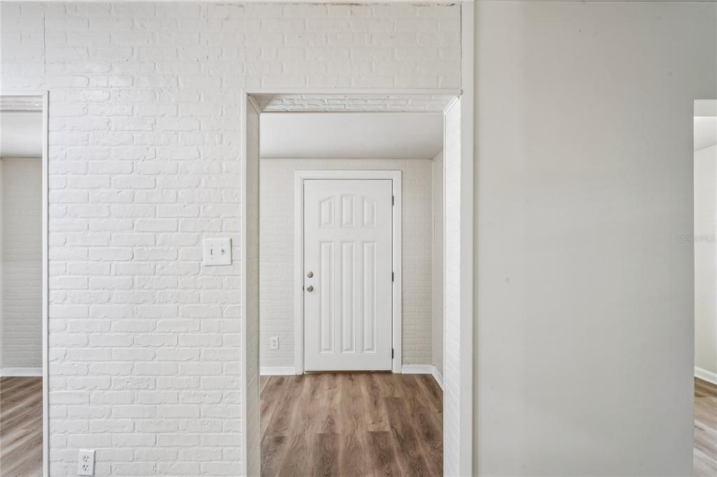 For Sale: $325,000 (3 beds, 2 baths, 1369 Square Feet)