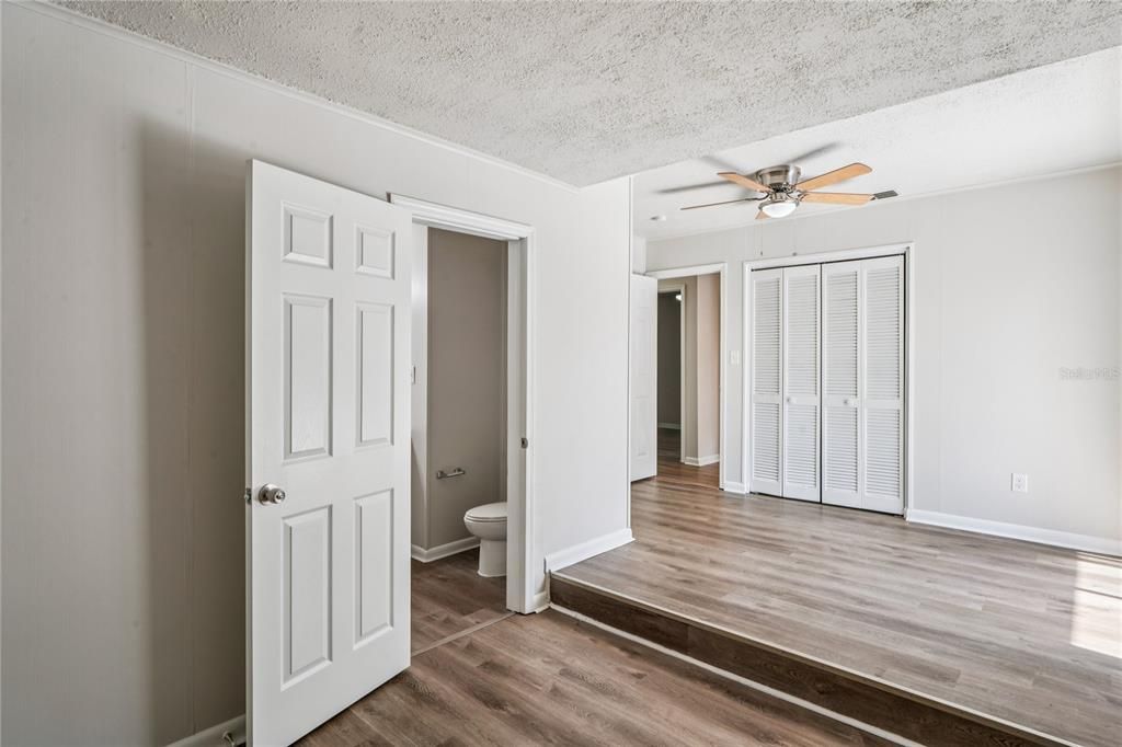 For Sale: $325,000 (3 beds, 2 baths, 1369 Square Feet)