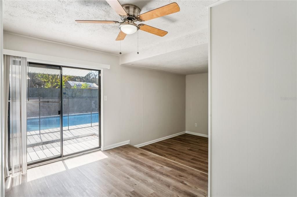 For Sale: $325,000 (3 beds, 2 baths, 1369 Square Feet)