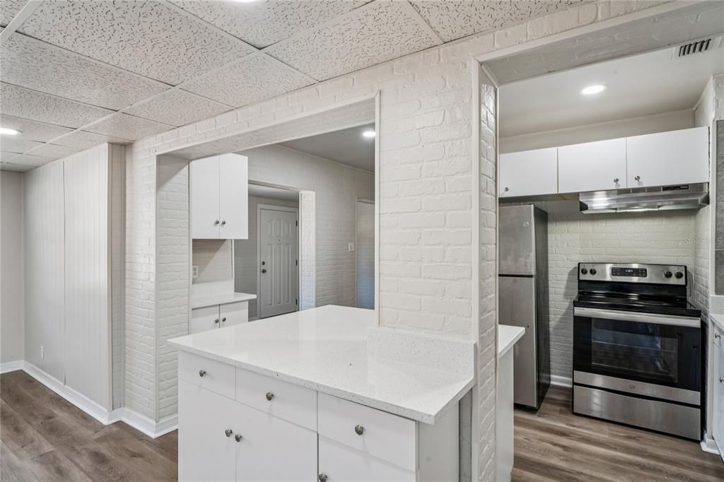 For Sale: $325,000 (3 beds, 2 baths, 1369 Square Feet)