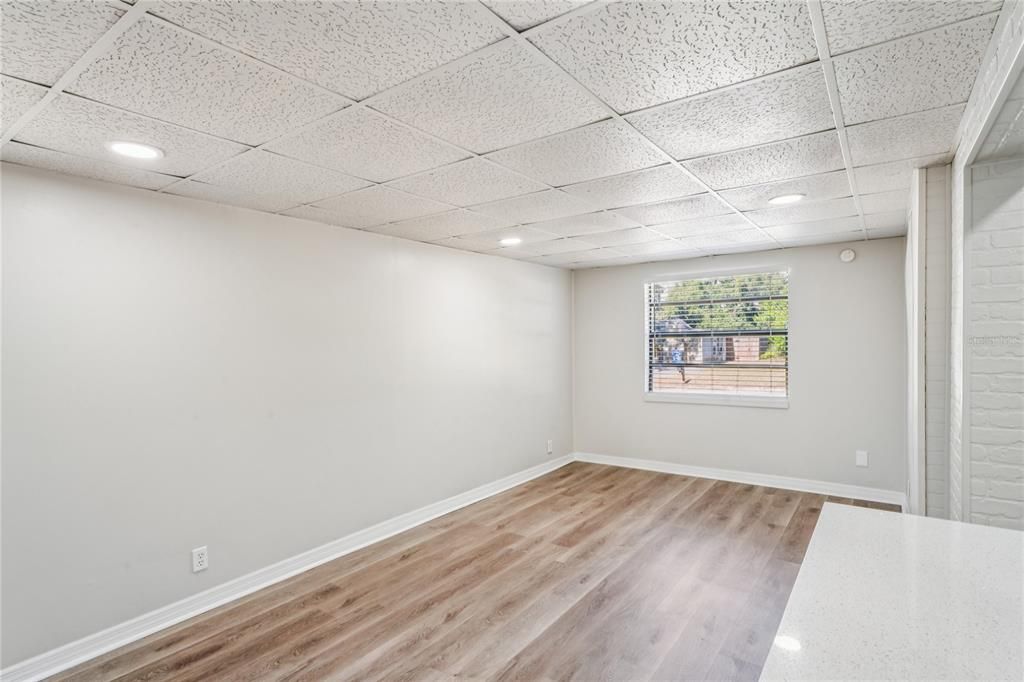 For Sale: $325,000 (3 beds, 2 baths, 1369 Square Feet)