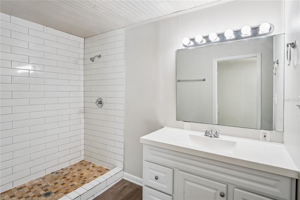 For Sale: $325,000 (3 beds, 2 baths, 1369 Square Feet)