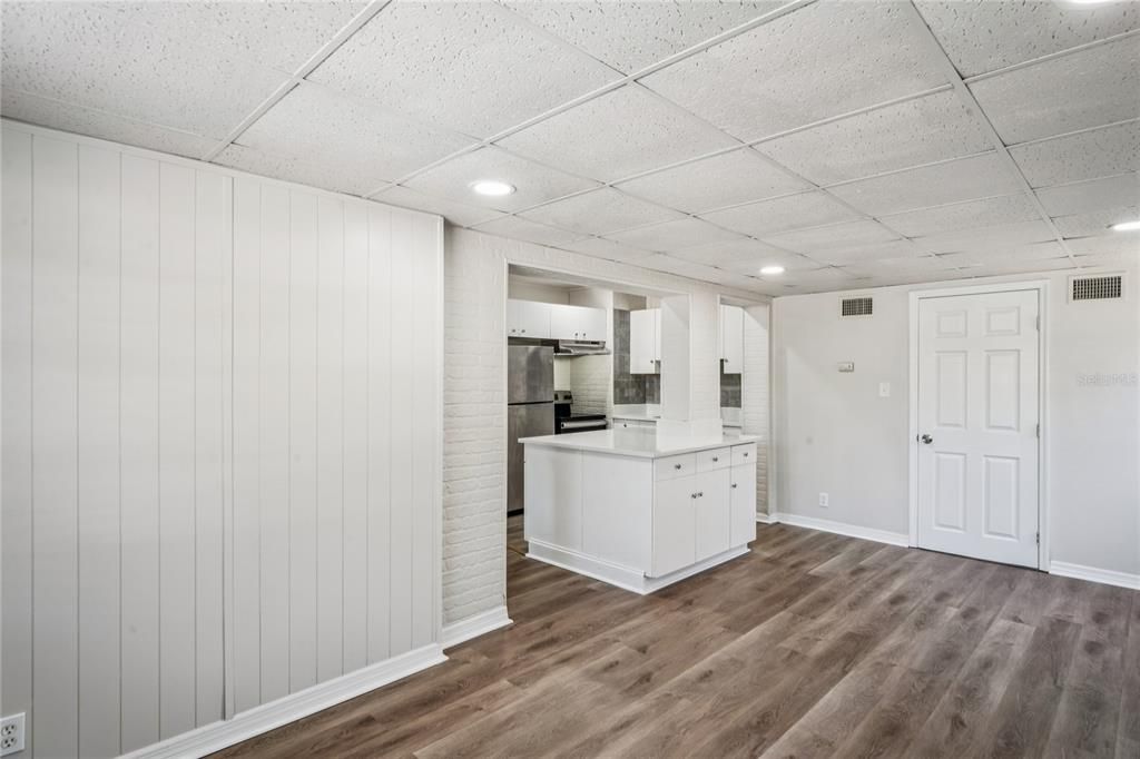 For Sale: $325,000 (3 beds, 2 baths, 1369 Square Feet)