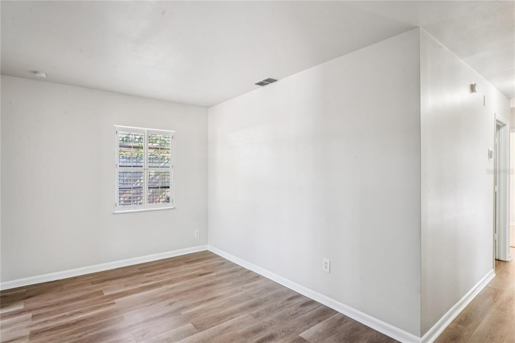 For Sale: $325,000 (3 beds, 2 baths, 1369 Square Feet)