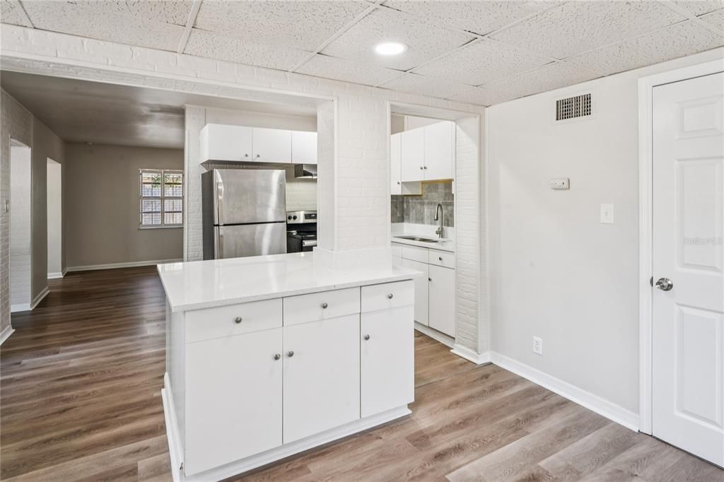 For Sale: $325,000 (3 beds, 2 baths, 1369 Square Feet)