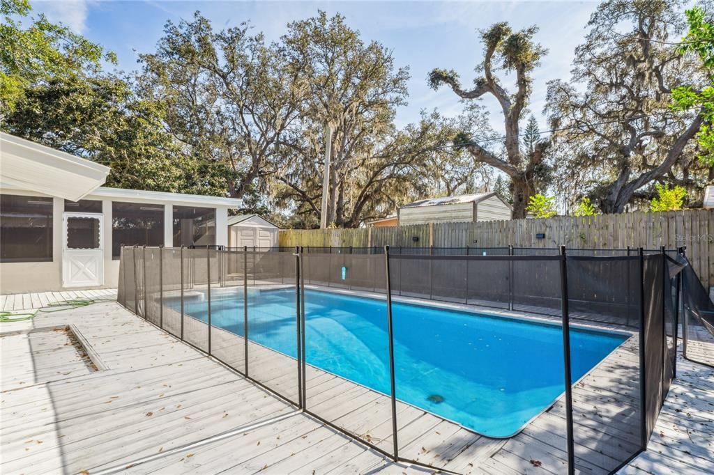 For Sale: $325,000 (3 beds, 2 baths, 1369 Square Feet)