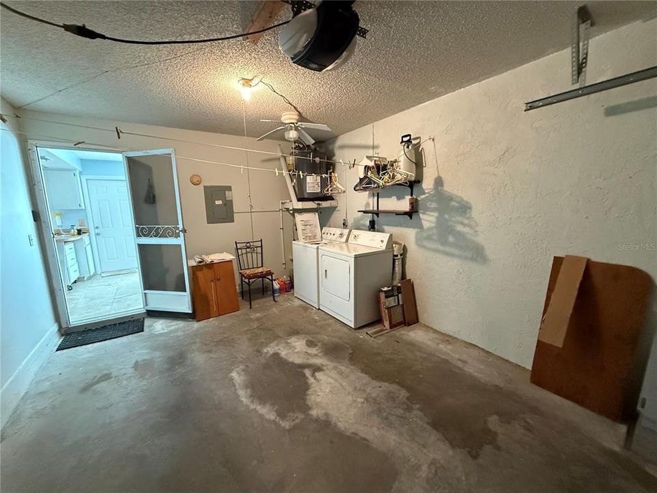 For Sale: $140,000 (1 beds, 1 baths, 902 Square Feet)