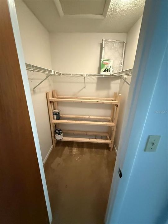 For Sale: $140,000 (1 beds, 1 baths, 902 Square Feet)