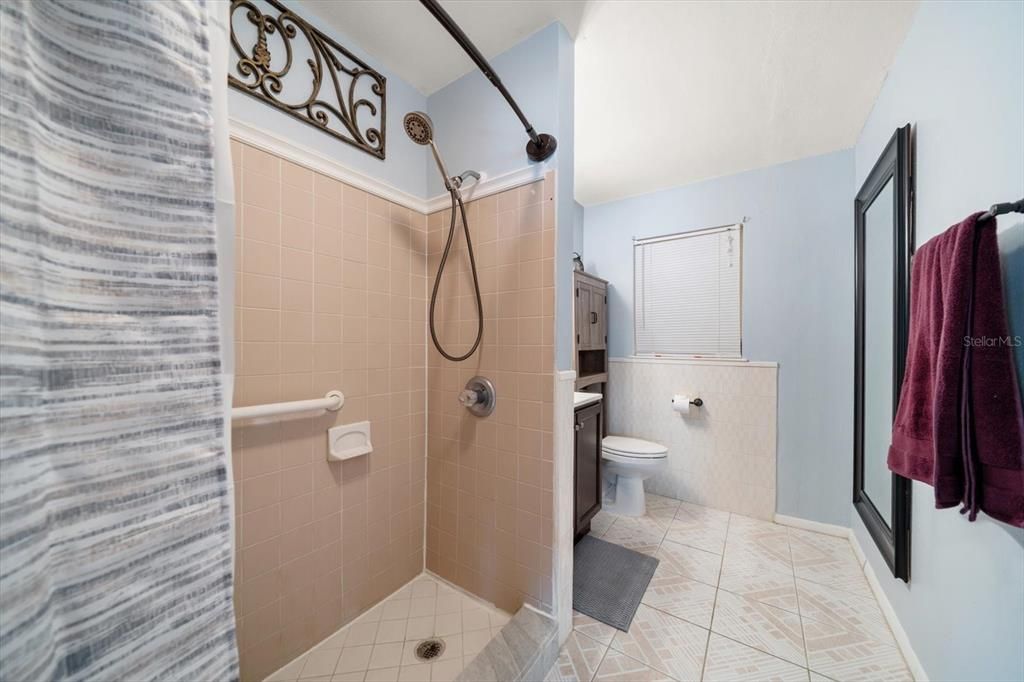 For Sale: $349,000 (2 beds, 2 baths, 964 Square Feet)