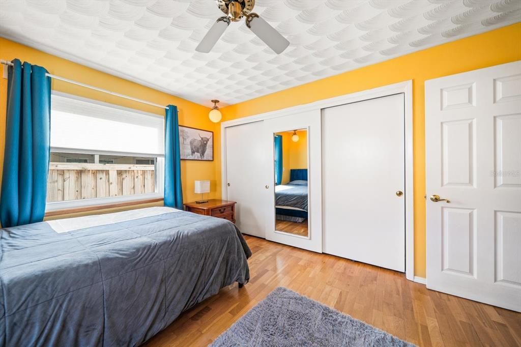 For Sale: $349,000 (2 beds, 2 baths, 964 Square Feet)