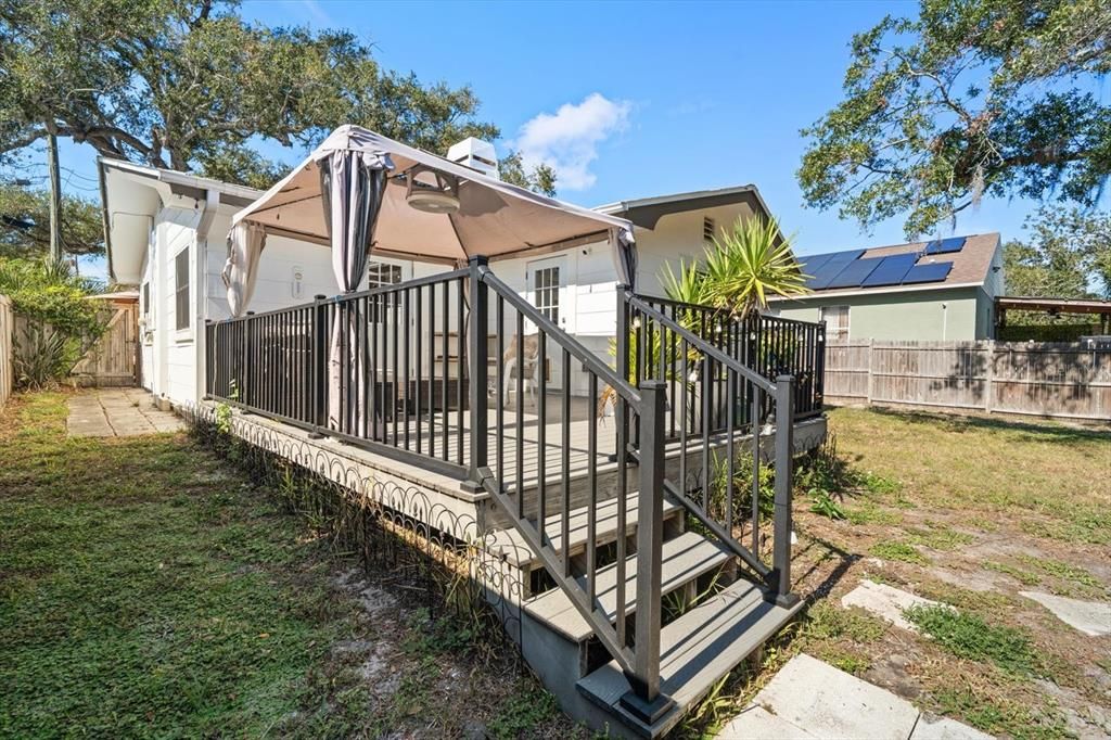 For Sale: $349,000 (2 beds, 2 baths, 964 Square Feet)