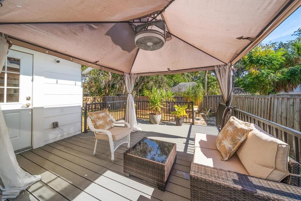 For Sale: $349,000 (2 beds, 2 baths, 964 Square Feet)